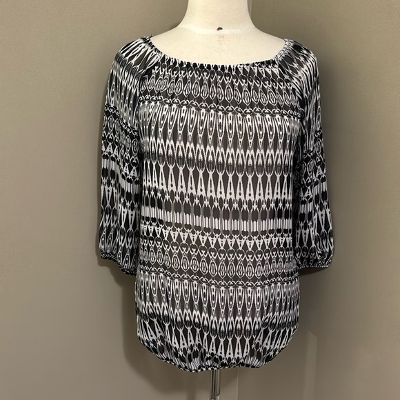 Cosmo&Co Top Oversized Elastic Neck Size Medium - Picture 1 of 4